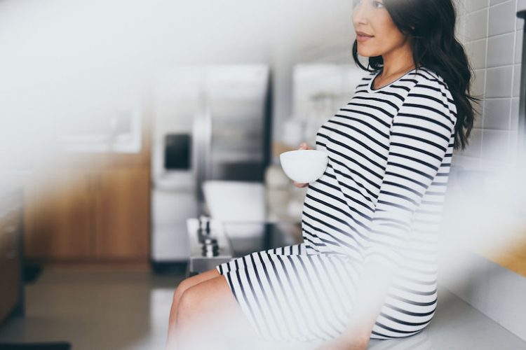 maternity pictures in kitchen